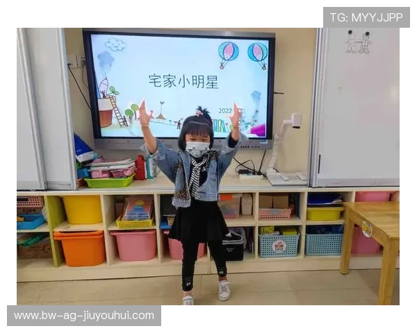 儿子梦中踢球练出真本领夜半梦游惊呆全家邻里皆称奇事迹不断传扬